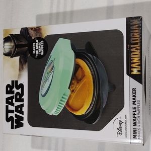 Disney STAR WARS "THE CHILD"  WAFFLE MAKER THE MANDALORIAN NWB NWT BRAND NEW!